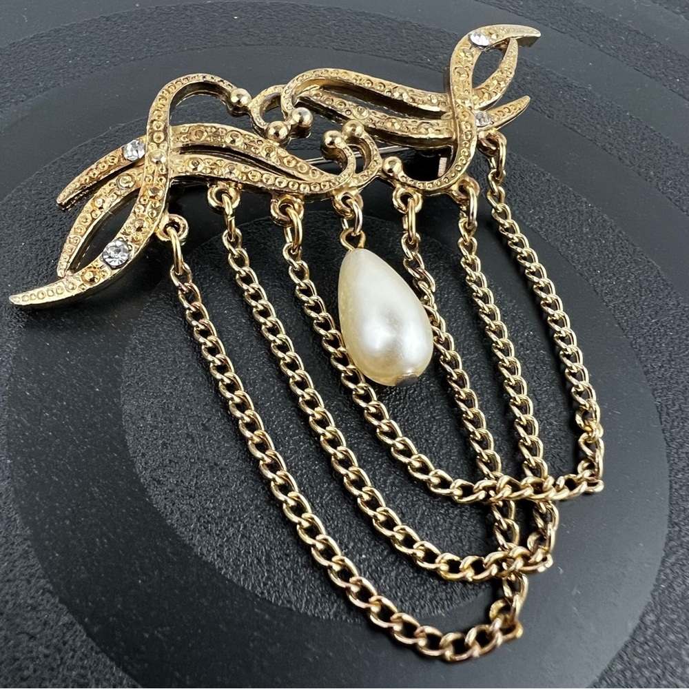 Vintage Gold Tone Brooch w/ Faux Pearl - Picture 2 of 9